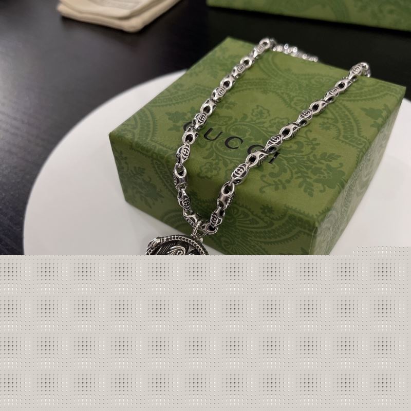 G*u*i necklaces
